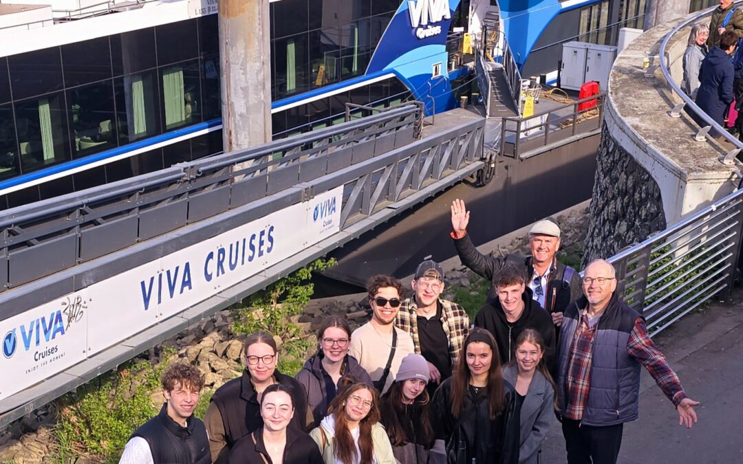 Tourismuskaufleute des WBBKs auf der Viva-One am Düsseldorfer Rheinufer